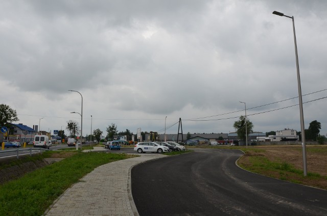Zgodnie z planem zagospodarowania przestrzennego gminy Niemodlin, włączona do strefy nieruchomość przeznaczona jest pod funkcje usługowe i wytwórczo-przemysłowe.