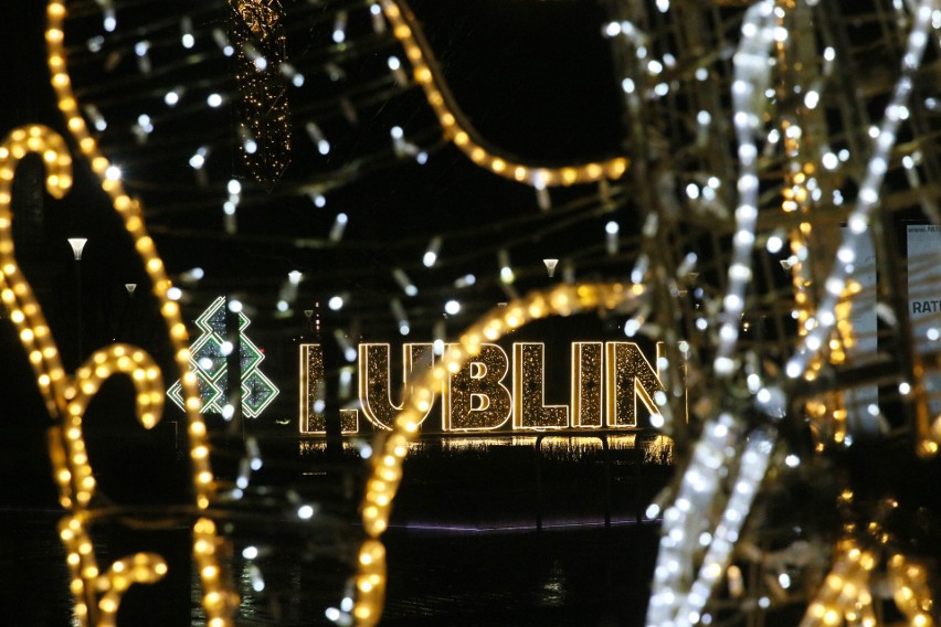 Deszczowa Wigilia, jesienne Boże Narodzenie. Zobacz fotorelację ze świątecznego spaceru w Lublinie