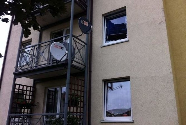 Wybuch był tak silny, że w mieszkaniu wyleciała szyba w oknie.
