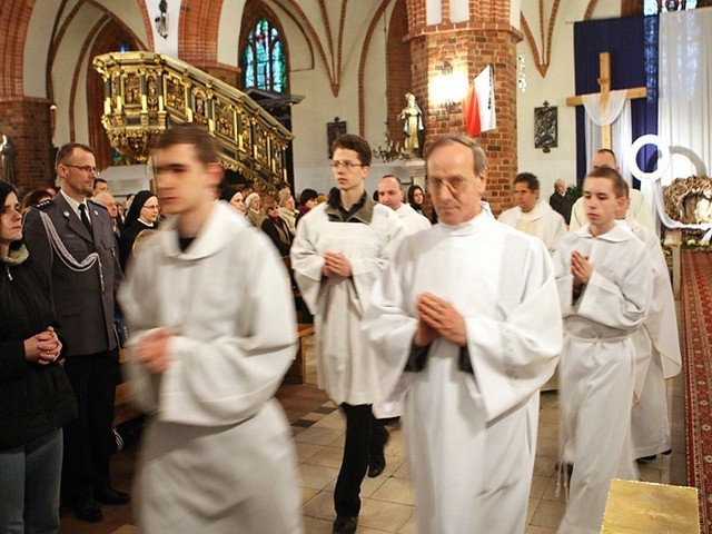 Kościól Mariacki. Msza w intencji ofiar katastrofy w Smolensku.