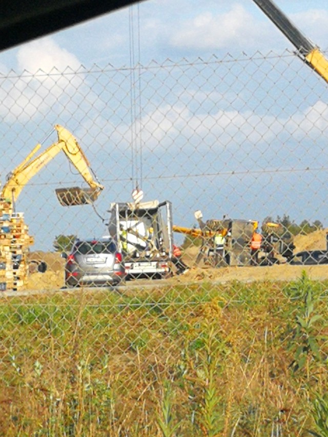 Zdjęcie z miejsca wypadku, w którym zginął operator ładowarki