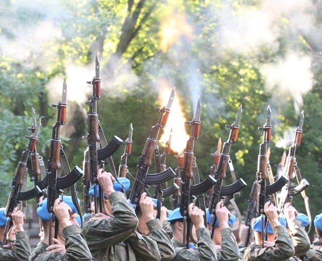 Zdjecia ze slupskich obchodów 64. rocznicy wybuchu Powstania Warszawskiego. (Fot. Lukasz Capar)