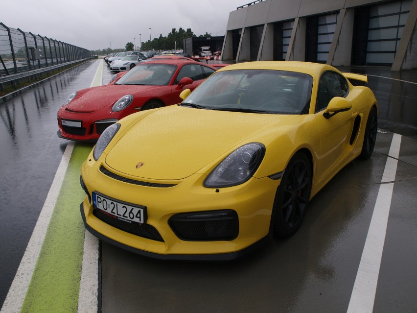 Porsche Cayman GT4 okrążyło Północną Pętlę Nürburgringu w 7...