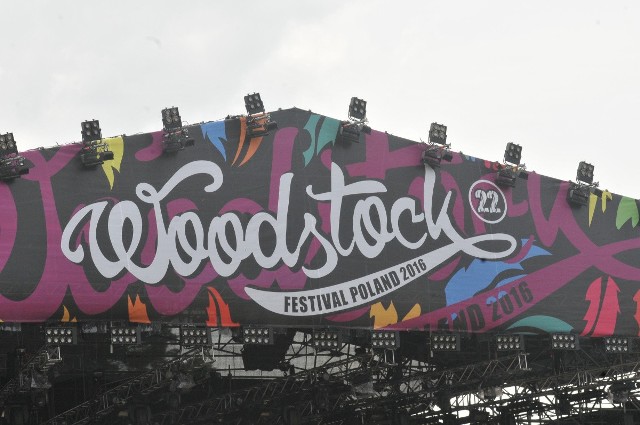 Duża scena Przystanku Woodstock 2016 gotowa na otwarcie festiwalu.