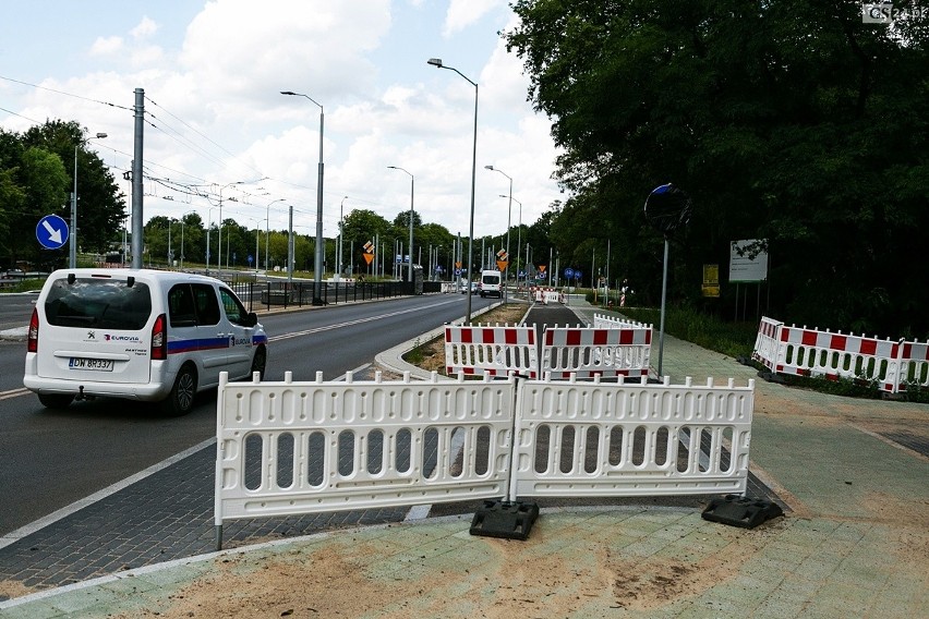 Remont Arkońskiej mocno opóźniony. Jakie są przyczyny i czym to będzie skutkować? 