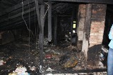 Na strychu spłonął mężczyzna. Sytuacja po pożarze w Piotrkowie Kujawskim [zdjęcia]