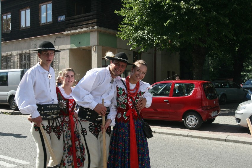 Tydzień Kultury Beskidzkiej 2016: Drugi dzień święta folkloru. Barwny korowód w Szczyrku [ZDJĘCIA]