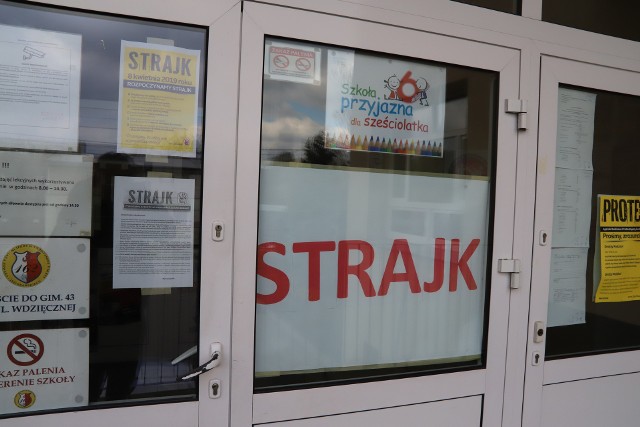 Według danych Związku Nauczycielstwa Polskiego, podanych 12 kwietnia, w strajku bierze udział 1135 placówek edukacyjnych z naszego regionu, czyli o 84 mniej niż w poniedziałek