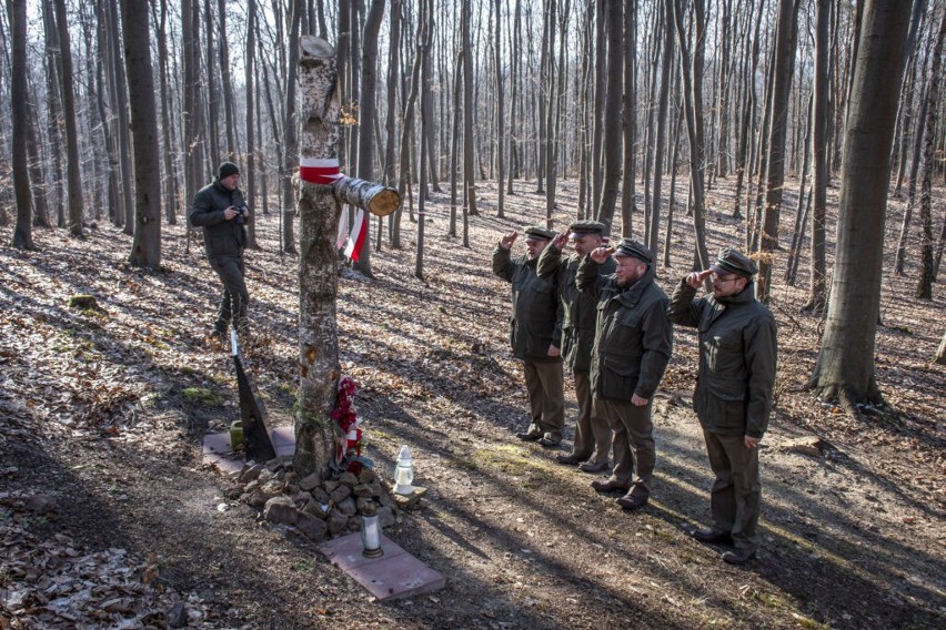 Narodowy Dzień Pamięci Żołnierzy Wyklętych. W gminie Nowiny oddano hołd zamordowanym w zgórskich lasach