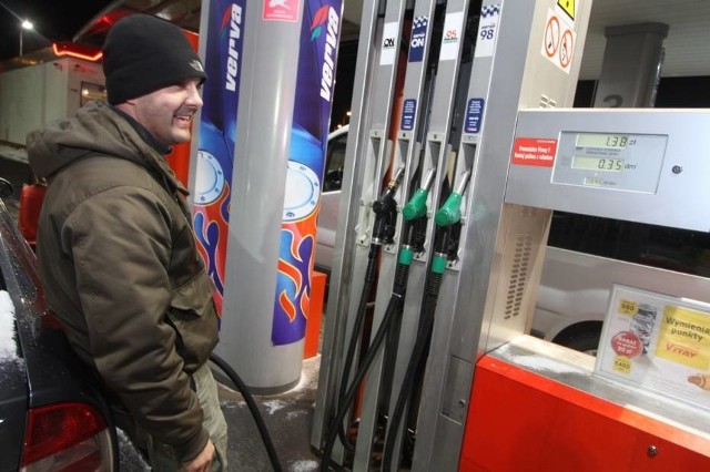 Złotów: Mieszkańcy strajkują na Orlenie. Domagają się niższych cen paliw