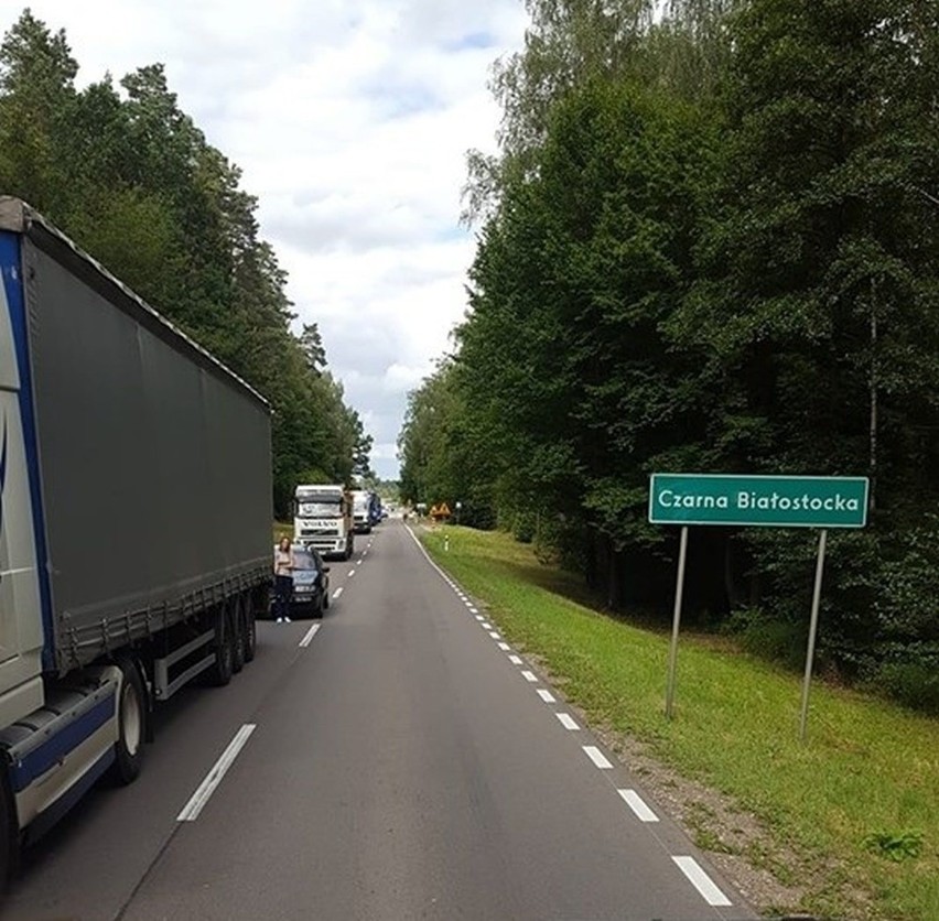 Wypadek autobusu na wjeździe do Czarnej Białostockiej....