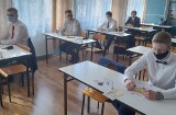 Matura 2021 z języka angielskiego w Zespole Szkół w Połańcu. Podstawowe egzaminy już za absolwentami (ZDJĘCIA)
