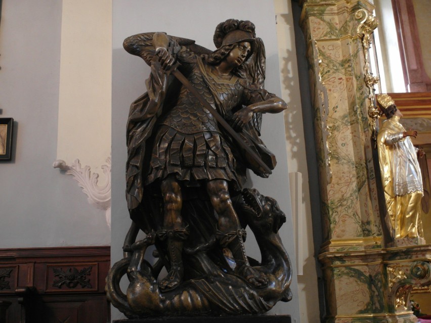 Figura św. Jerzego walczącego ze smokiem w kościele św....