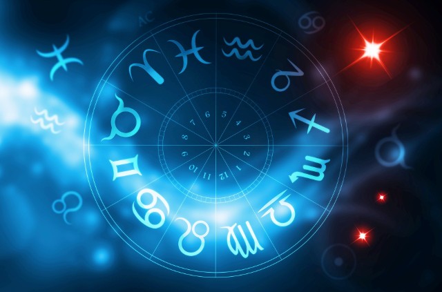 Horoskop dzienny piątek 12 listopada 2021 roku. Co dla każdego znaku zodiaku zdradza dziś horoskop codzienny na piątek 12.11.2021. Co cię dziś czeka? Wróżka Ekspiria ma dla ciebie odpowiedź.