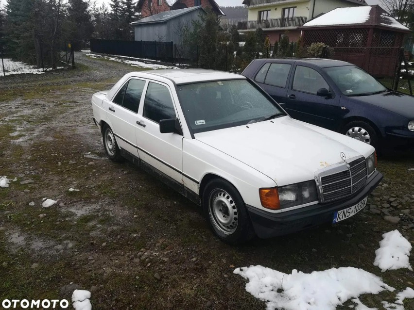 Mercedes-Benz 190. Rok produkcji: 1987. Moc silnika: 90 KM....