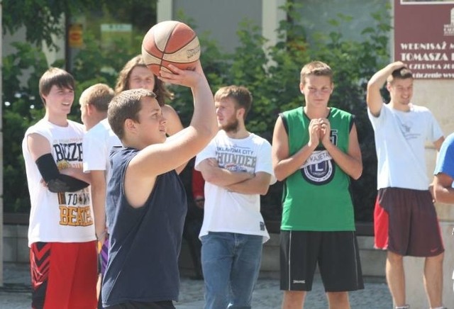 Turniej "Wakacje z koszykówką" w Kielcach co roku cieszy się sporym zainteresowaniem uczniów.