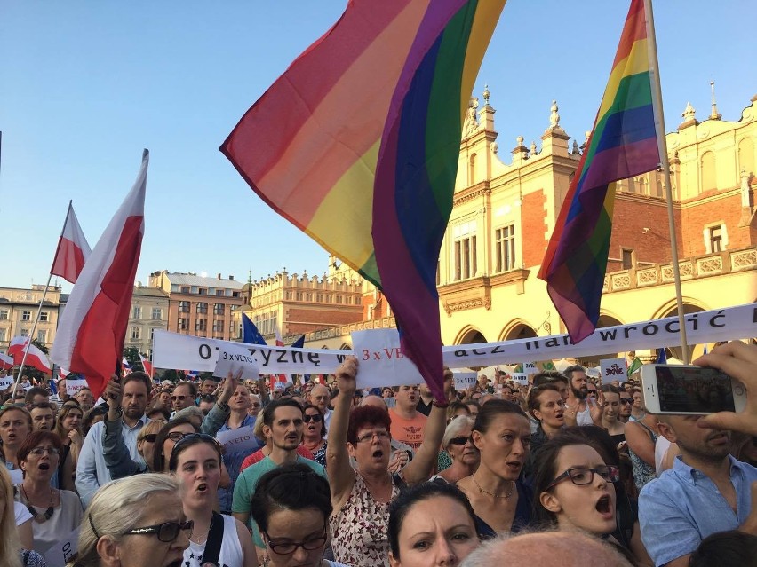 Kraków. Wielki protest na Rynku Głównym w obronie sądów