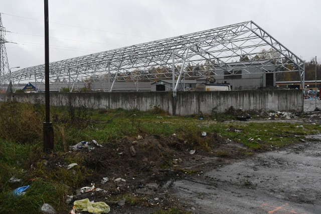 Na składowisku śmieci przy ulicy Zagnańskiej w Kielcach, na placu firmy Eneris powstaje gigantyczna konstrukcja.