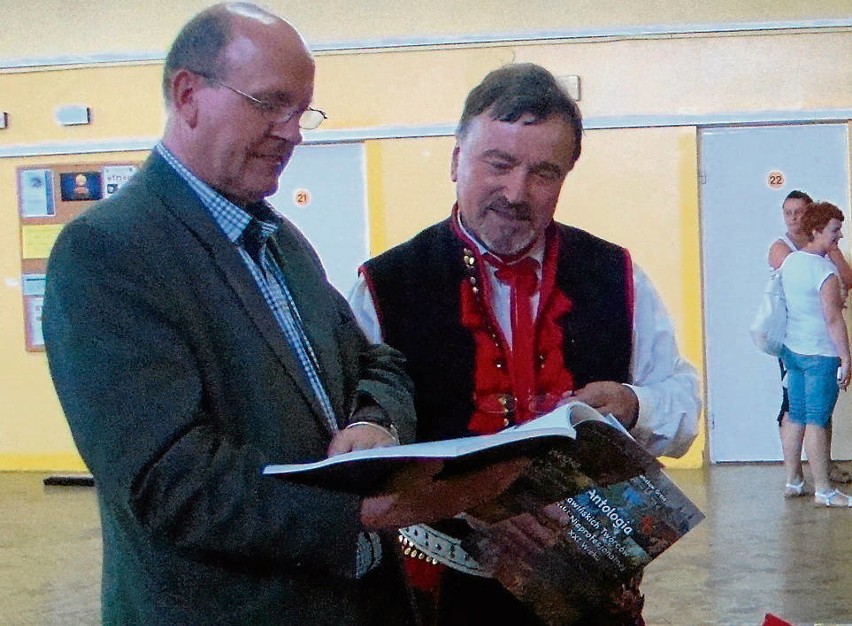 Kazimierz Job i Lech Grela, autor książki o skawińskich...