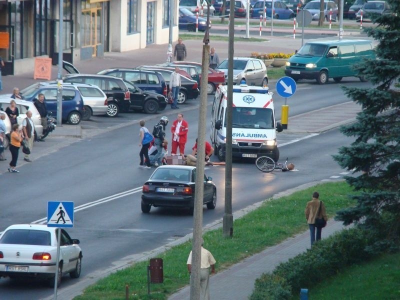 Potrącenie rowerzysty na ulicy Poniatowskiego w Stalowej Woli 