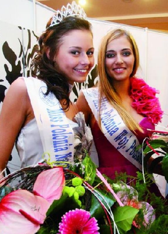 23-letnia Rozalia Mancewicz (z prawej) z miejscowości Pomigacze została Miss Polonia Woj. Podlaskiego 2010, a 17-letnia Karolina Suchenek z Wyszkowa &#8211; Miss Polonia Nastolatek Woj. Podlaskiego 2010