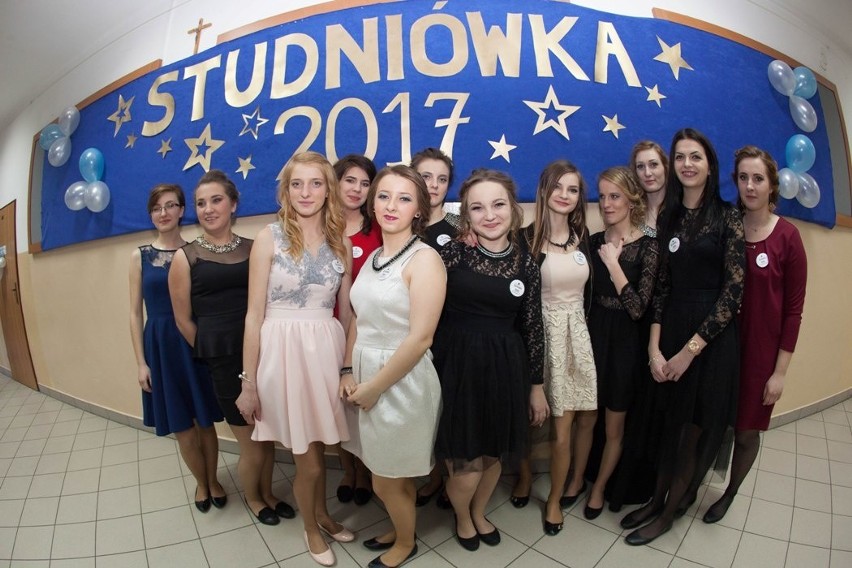 Studniówki 2017. Klasa 4 Technikum Żywienia i Usług Gastronomicznych w Szczyrzycu [ZDJĘCIA]