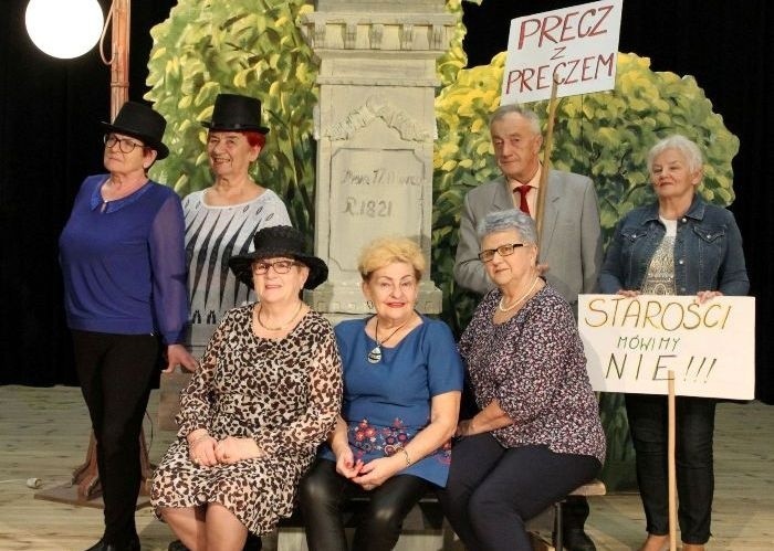 Spektakl we Włoszczowie z okazji Dnia Kobiet. Grupa Teatralna Proscenium zaprezentuje "Życie to teatr" (ZDJĘCIA, WIDEO)