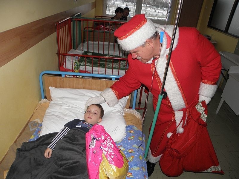 Święty Mikołaj w inowrocławskim szpitalu [zdjęcia]