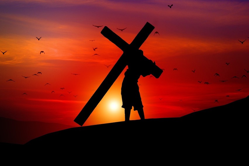 Wielki Piątek. Śmierć Jezusa na krzyżu. "Bóg umiera, aby żyć mógł człowiek". Mówią o. Emil Pacławski OFM i bp Marian Niemiec
