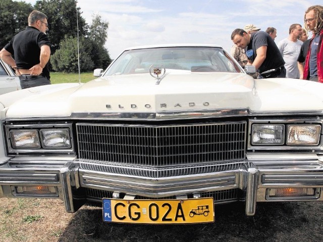 Chyba największe zainteresowanie wzbudzał ogromny cadillac eldorado z 1974 raku. Żaden z miłośników motoryzacji nie pozostawał obojętny na widok jego siedmiolitrowego silnika