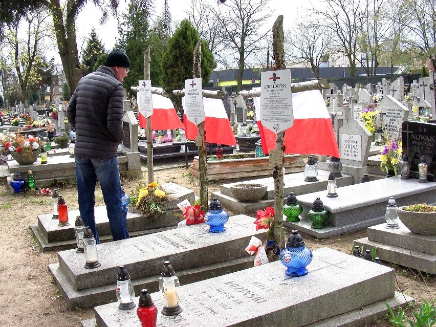Cmentarz na Kcyńskiej w Bydgoszczy - groby żołnierzy...