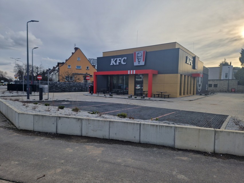 To już czwarty punkt KFC w Opolu, ale pierwszy w budynku...