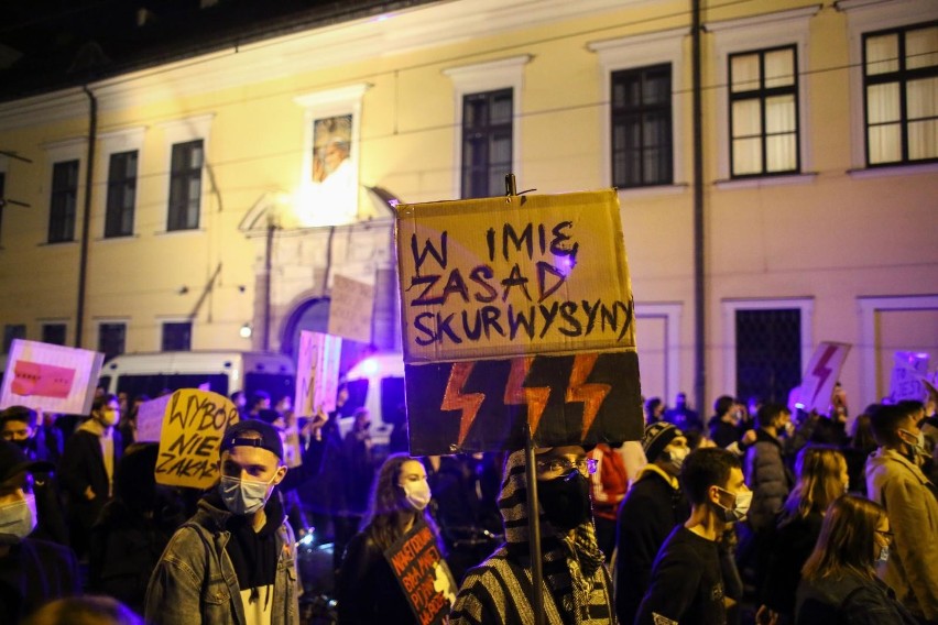 Kartony, na których wypisaliście hasła protestu, po...