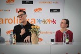 Gok Wan lubi kobiece piersi i polskie pierogi [wideo]