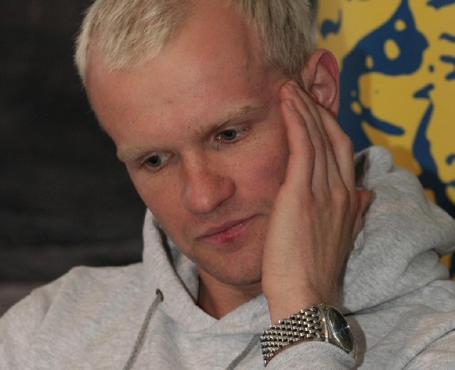 Krzysztof Kasprzak ma 28 lat. Wychowanek Unii Leszno, w latach 2010-11 zawodnik Azotów Tauronu Tarnów, od roku w Stali Gorzów. Indywidualny mistrz świata juniorów z 2005 r., trzykrotny drużynowy mistrz świata.