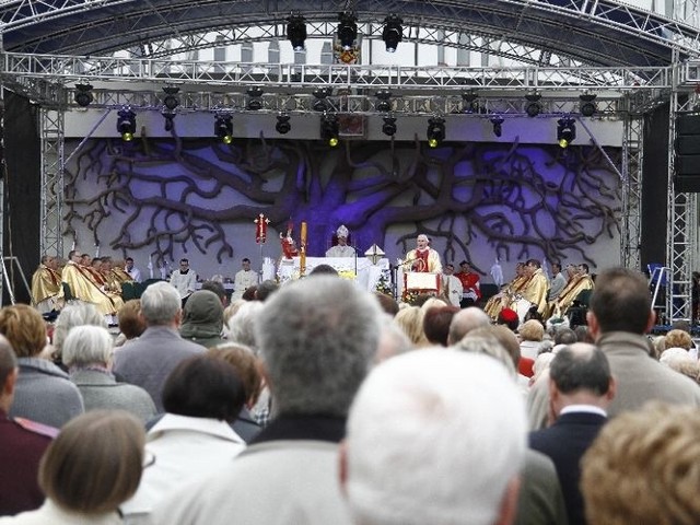 Białostoczanie dziękowali przed rokiem za beatyfikację podczas mszy świętej przy sanktuarium Miłosierdzia Bożego