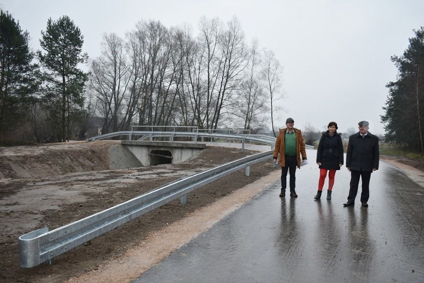 Przedstawiciele władz Rusinowa, wraz z wójtem Marianem...