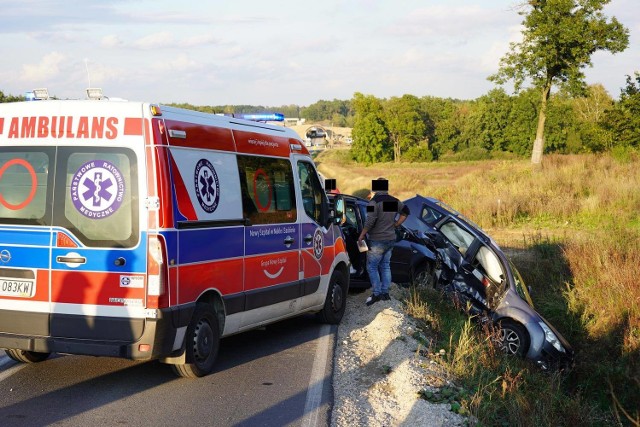 Przed godz. 16.30 doszło do zderzenia czterech samochodów osobowych w Kołaczkowie na 69 km DK5.Na miejscu są trzy zastępy straży pożarnej. W wypadku zostały poszkodowane cztery osoby, w tym jedno dziecko. Trafiło pod opiekę Zespołu Ratownictwa Medycznego.Ruch na drodze jest wstrzymany.