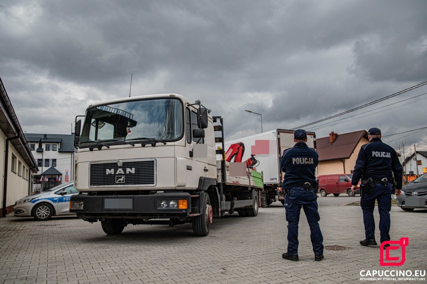 Ciężarówka porzucona w Borzęcinie