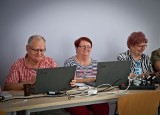 Seniorzy z Czerska za darmo uczą się obsługi komputera 