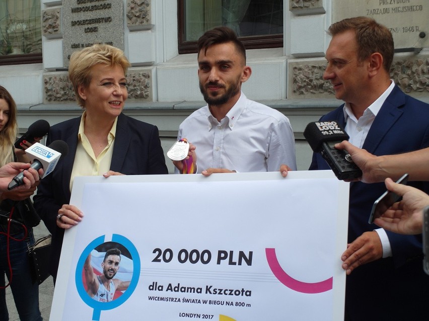 Adam Kszczot spotkał się z prezydent Łodzi. 20 tys. zł dla wicemistrza świata [ZDJĘCIA]