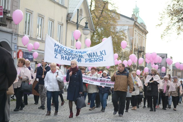 Marsz Życia i Nadziei przeszedł ulicami Radomia po raz 20. Tradycyjnie w październiku - Miesiącu Walki z Rakiem Piersi.