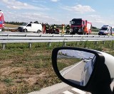 Groźny wypadek na A1 w Woźnikach WIDEO Dwie osoby ranne. Ruch został wstrzymany, lądowały dwa helikoptery LPR 11.09.2019