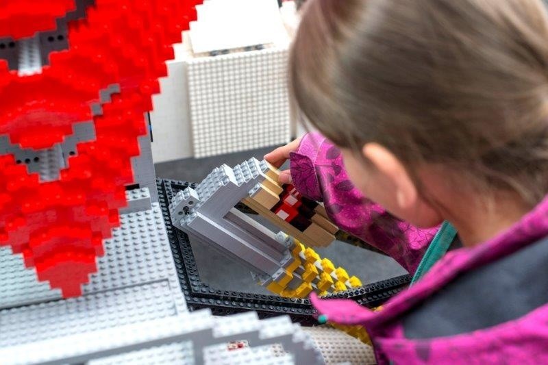 Zrobili figurę Rafała Sonika z 250 tys. klocków Lego [ZDJĘCIA]