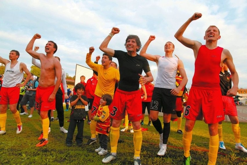 Piłkarze Jagiellonii cieszą się po wygranym spotkaniu