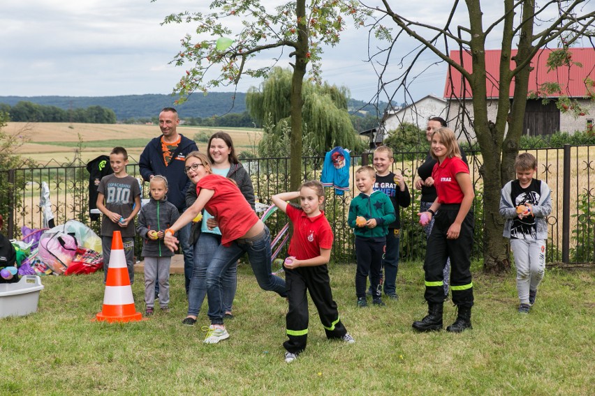 Na Pikniku Rodzinnym w Siedlcu (gm. Krzeszowice), zorganizowanym przez Towarzystwo Społeczno-Kulturalne bawiły się całe rodziny