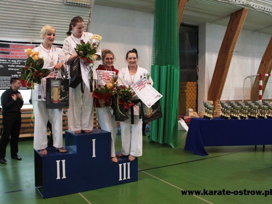 Maria Jasko (druga od prawej) wywalczyła w Mielnie brązowy medal.