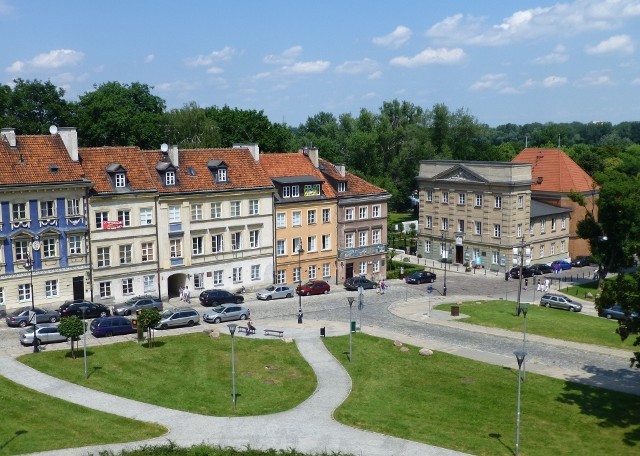 Kamienice w WarszawieIle warte są mieszkania w największych polskich miastach