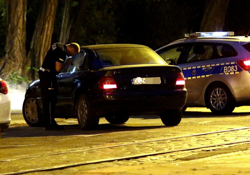 Kierowca zaparkował samochód, i zanim policjanci zdążyli do...