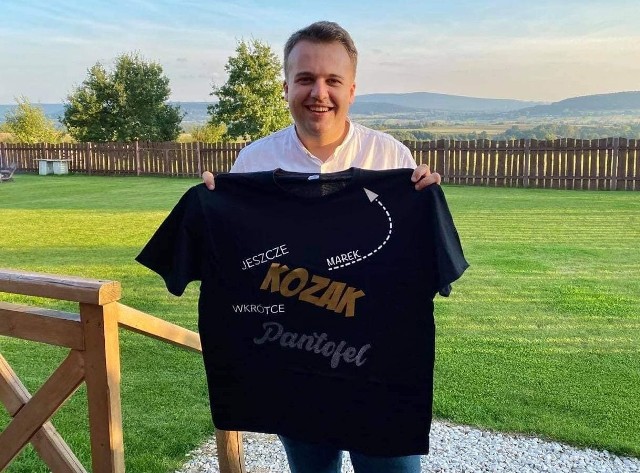 Prezydent Starachowic Marek Materek podczas wieczoru kawalerskiego